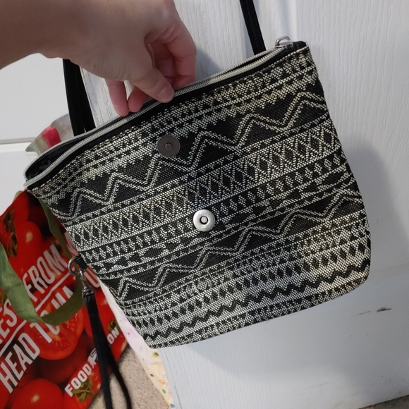 Black and white purse - Picture 2 of 4